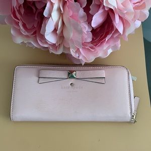 Kate Spade Light Pink Wallet (Brand New) never used